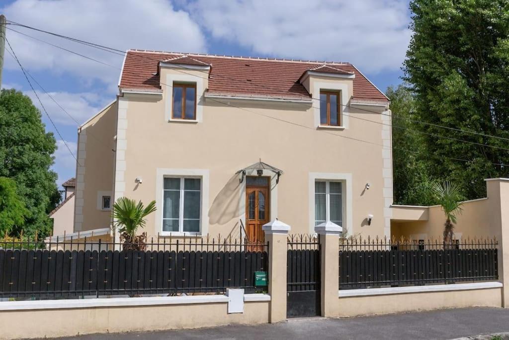 Joli Appartement De Vacances Ecouen Екстер'єр фото